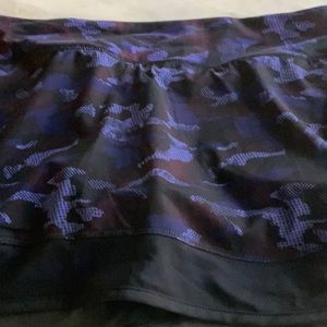 LULULEMON 13” SKIRT CAMO PRINT SZ 8 NWOT